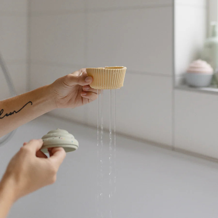 Mushie Badespielzeug Cupcake