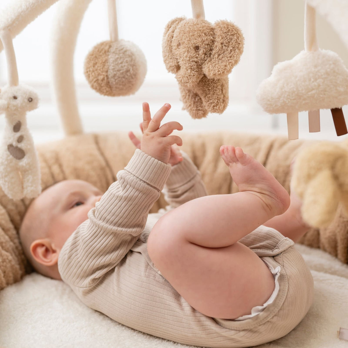 NATTOU Teddy Spielkissen mit Bogen