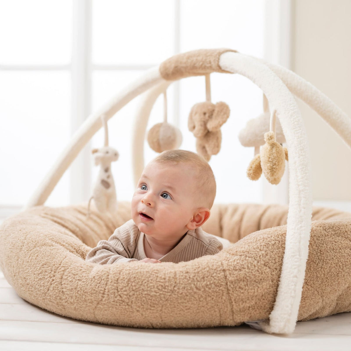 NATTOU Teddy Spielkissen mit Bogen