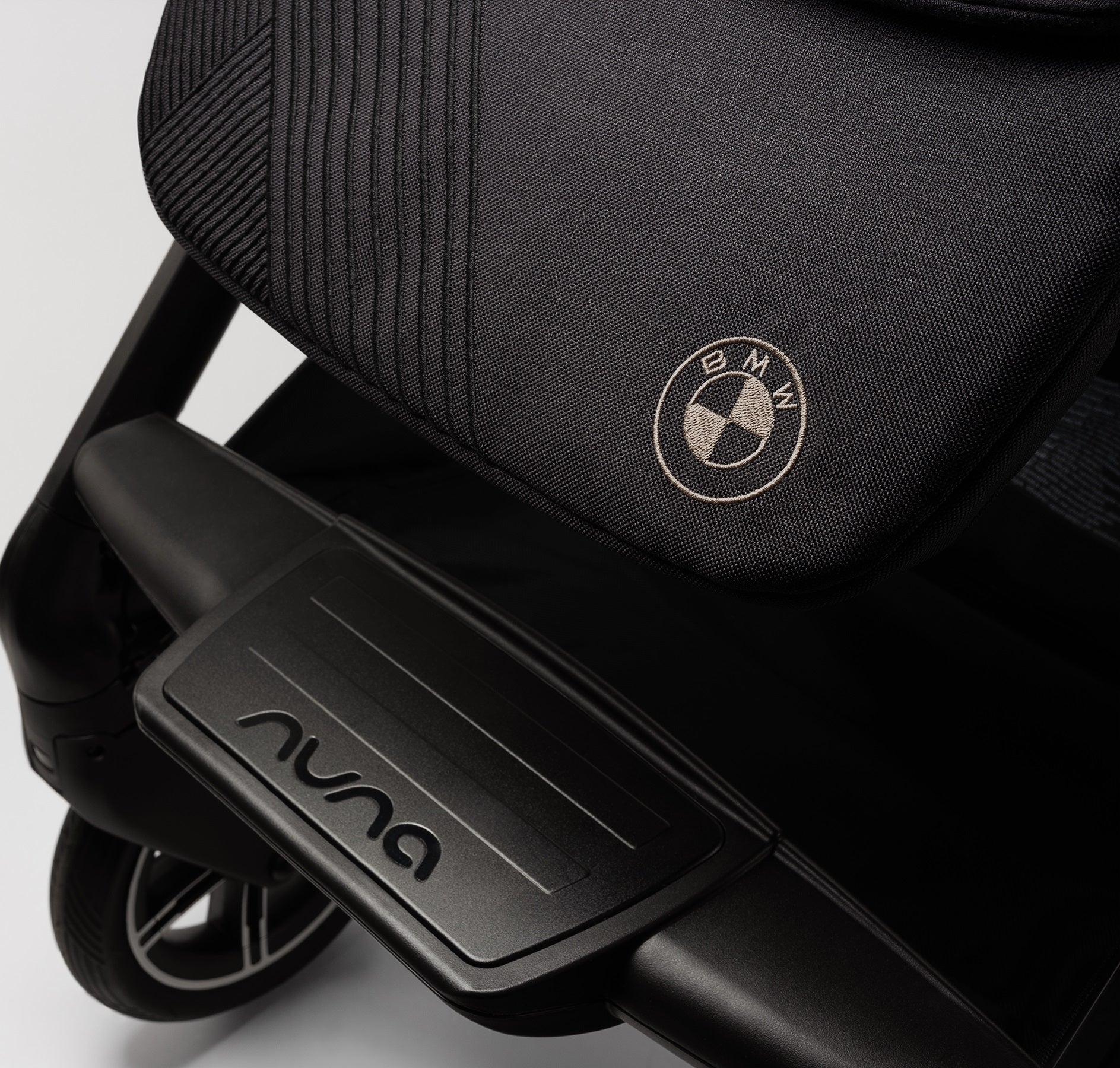 Nuna Mixx next BMW 4in1 Bundle mit Babyschale Arra flex & Base next *Birthdayprice*