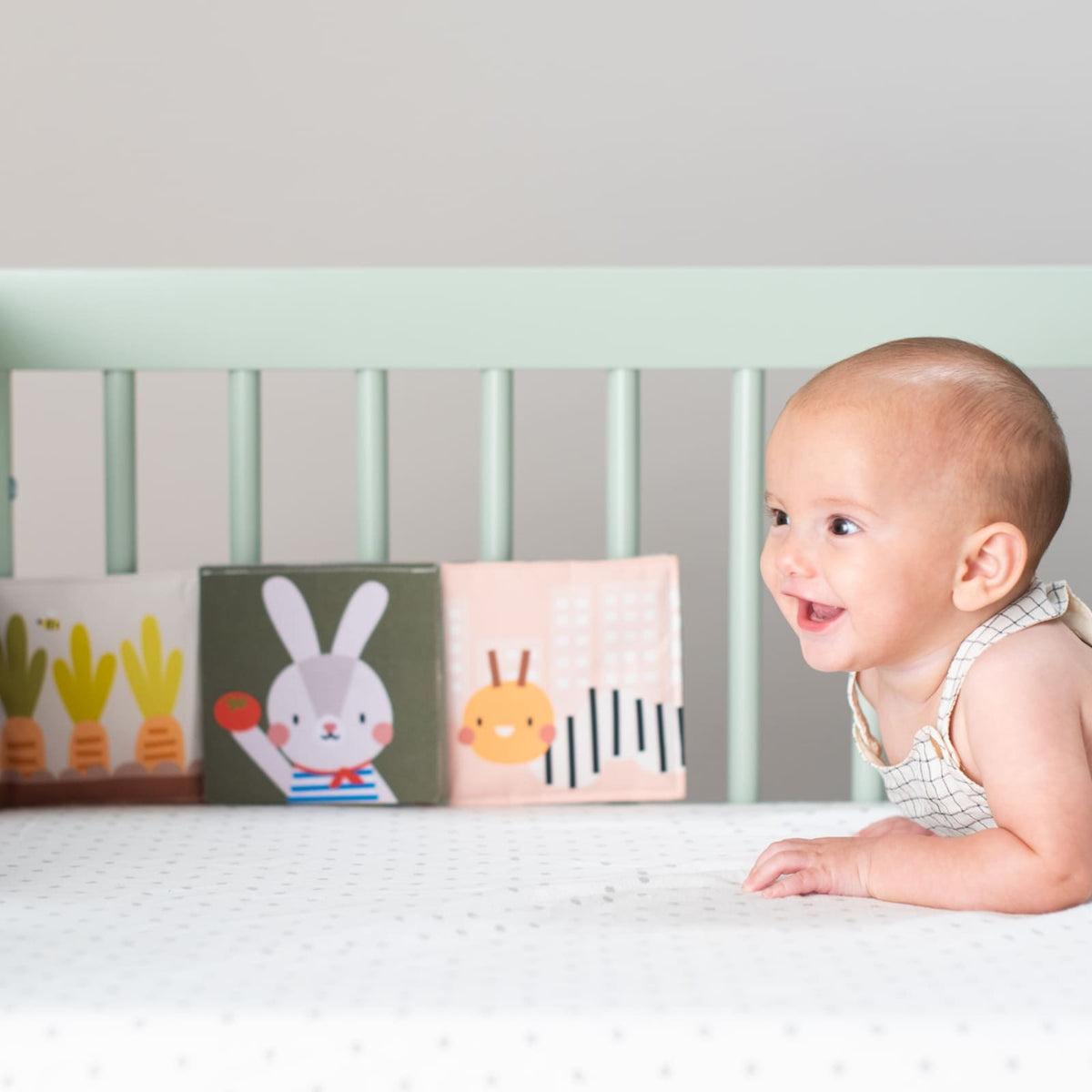 TAF TOYS Babybuch Urban Garden