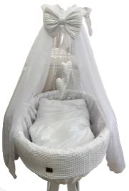 Stubenwagen mit Rollen Herzen weiss