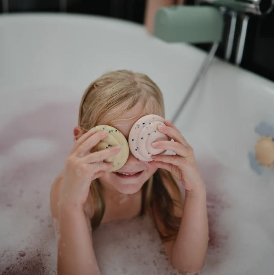 Mushie Badespielzeug Cupcake