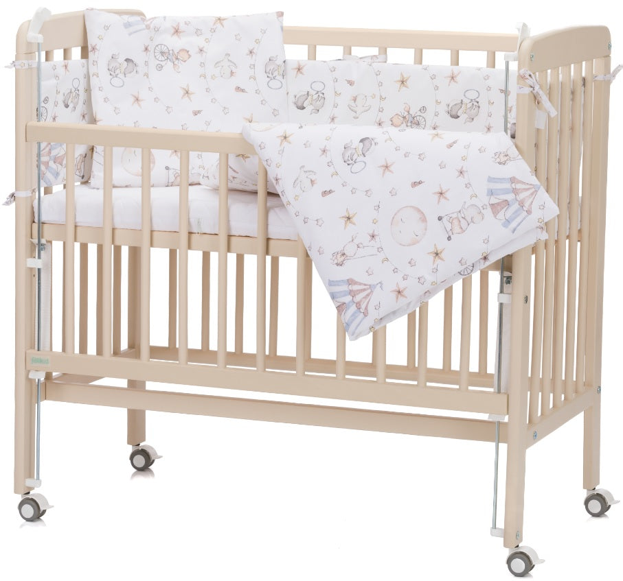 Fillikid Beistellbett Nino 45x90cm inkl. Bettwäsche-Set Zirkus exklusiv