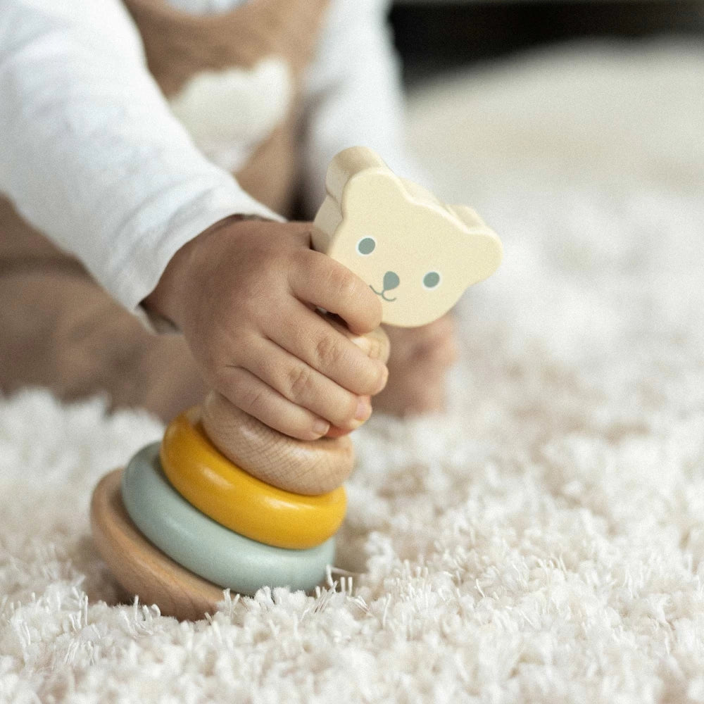 Babyspielzeug Stapelpyramide Bär aus Holz von Trois Kilos Sept