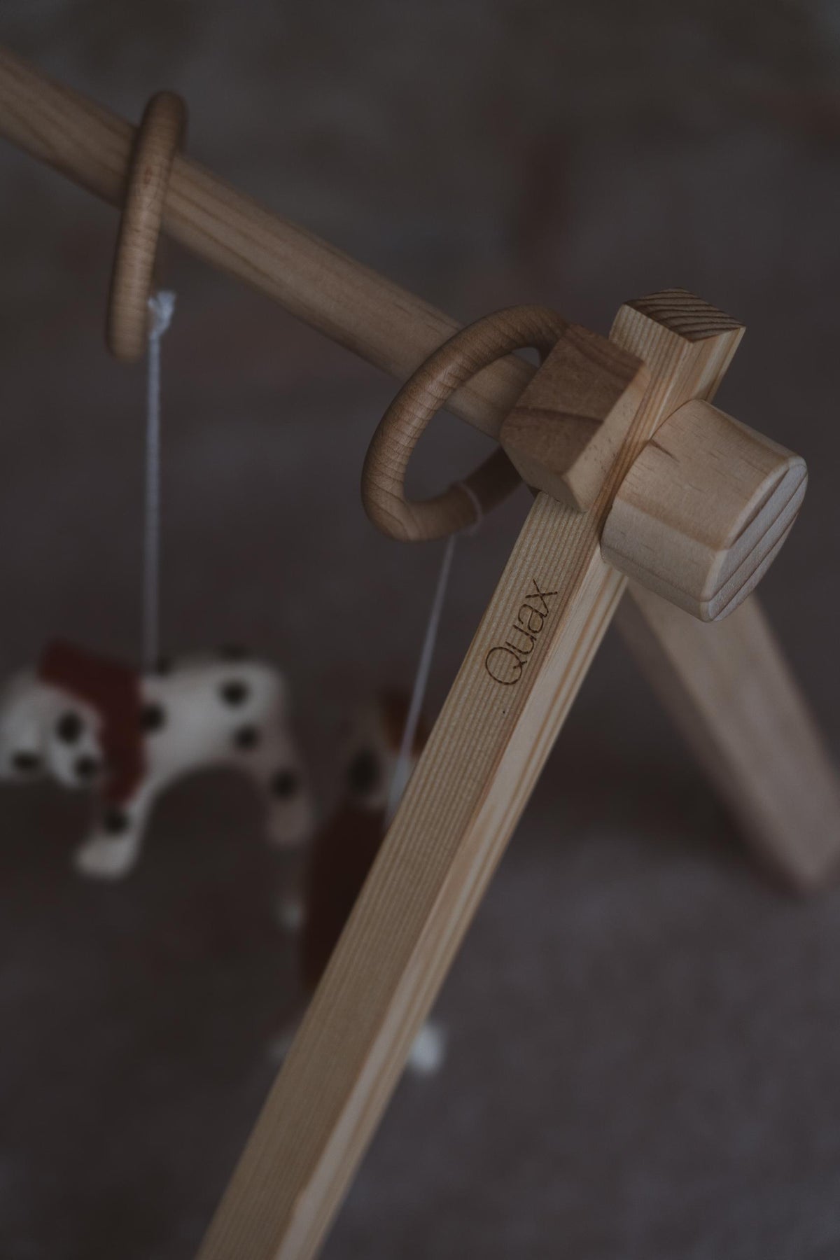 Quax Spieltrapez aus Holz - ohne Spielzeug