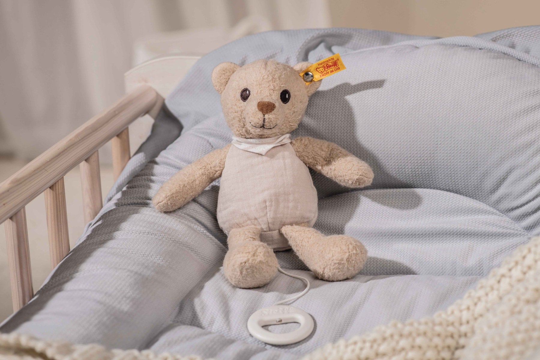 Steiff GOTS Noah Teddybär Spieluhr beige