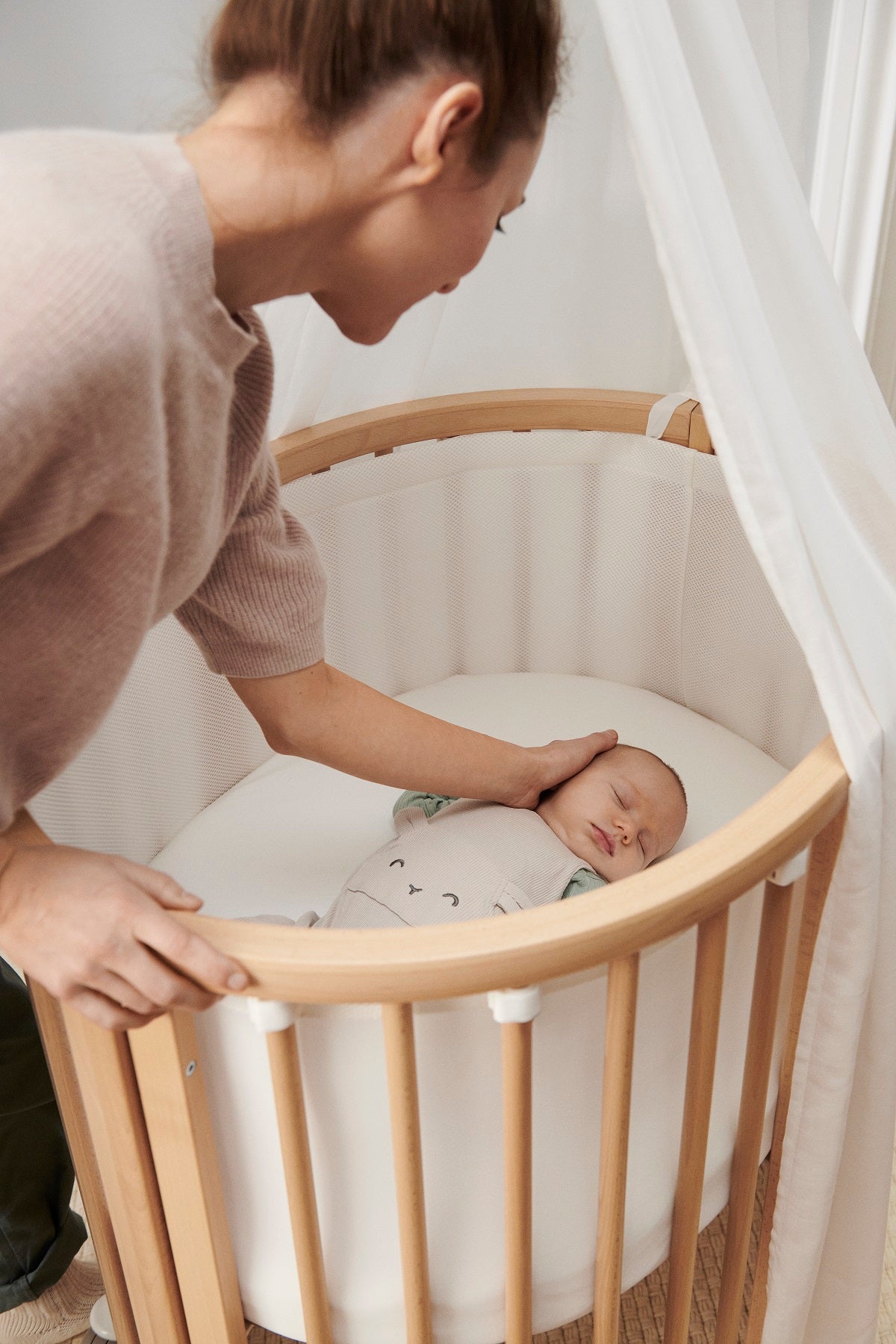 Stokke® Sleepi Mini V3 mit Sleepi Umbausatz Set inkl. Matratzen