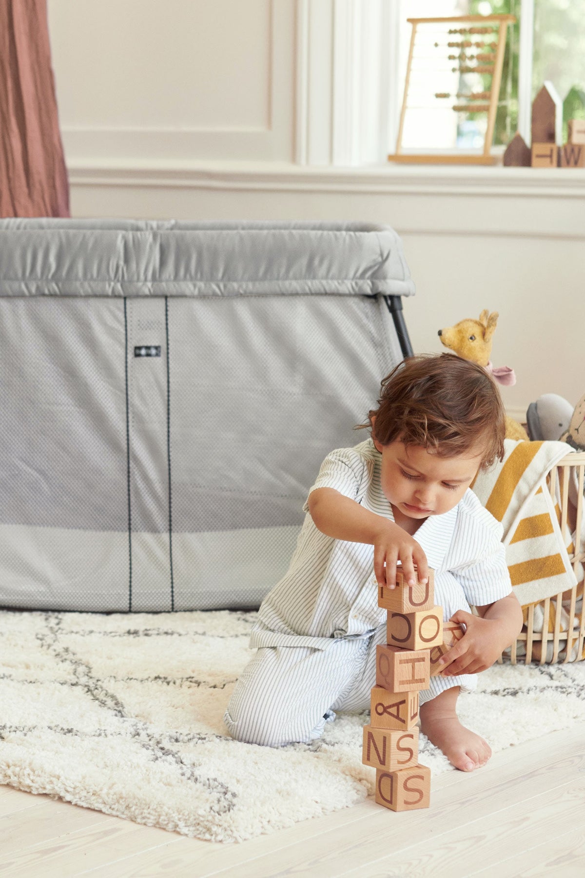 BabyBjörn Reisebett light Mesh silber inkl. Fixleintuch