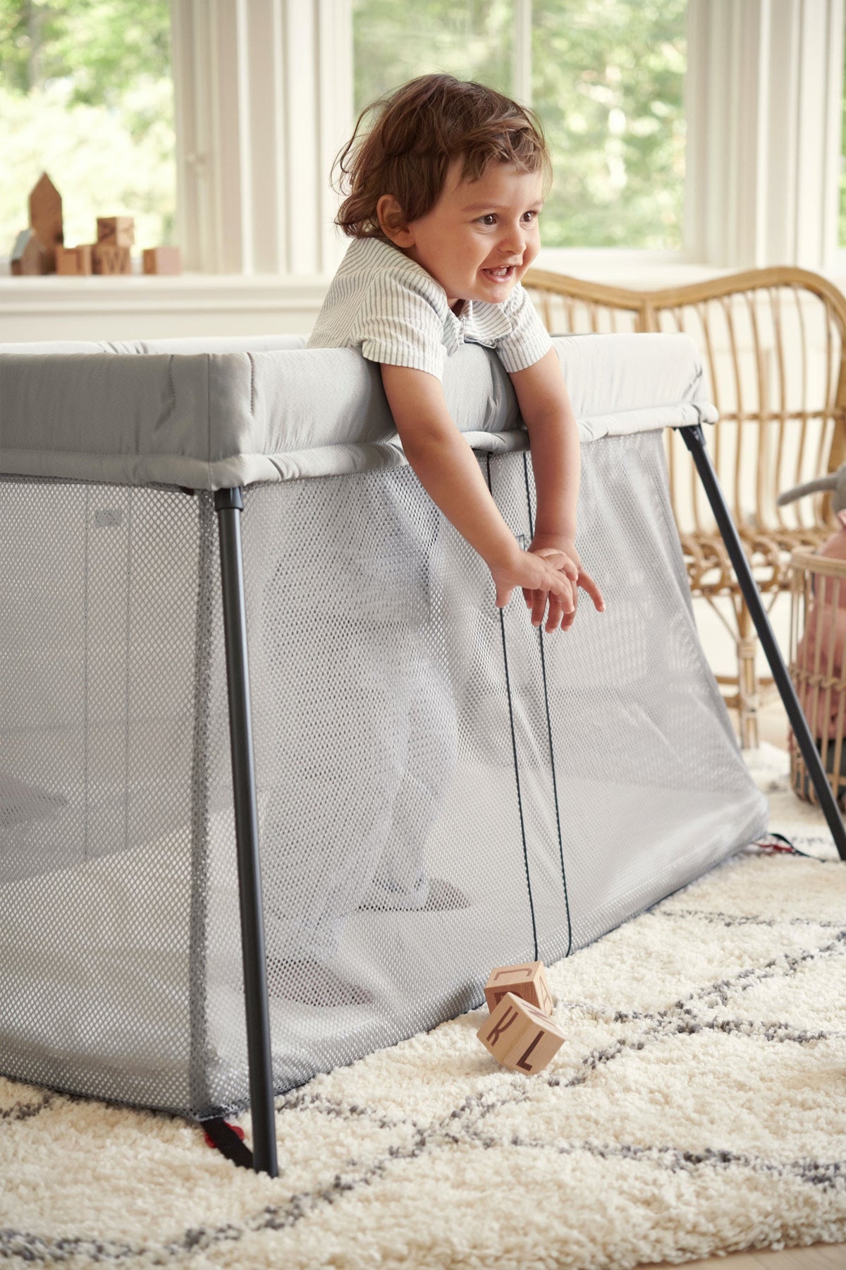 BabyBjörn Reisebett light Mesh silber inkl. Fixleintuch