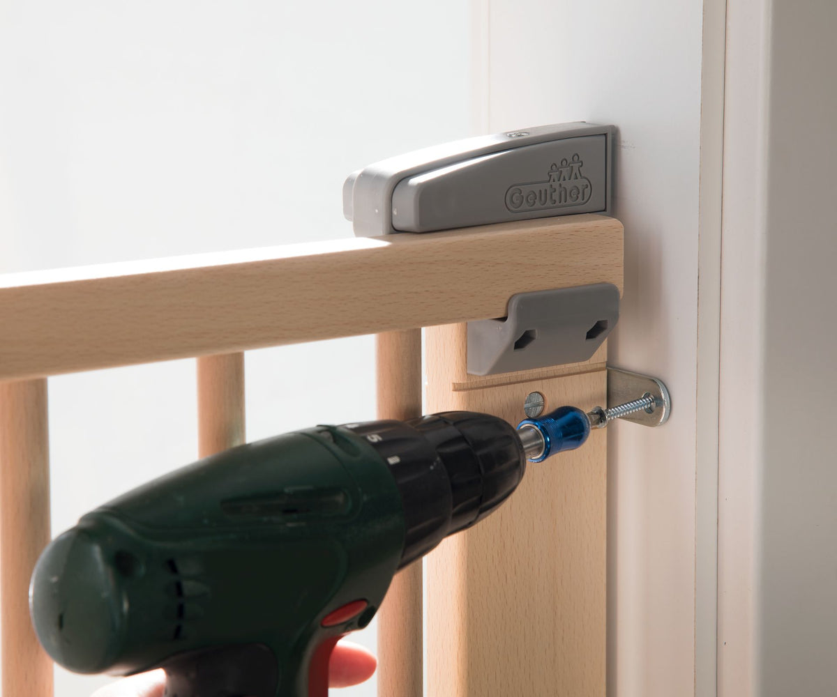 Geuther Schwenk- Türschutzgitter aus Holz 65.5-105cm