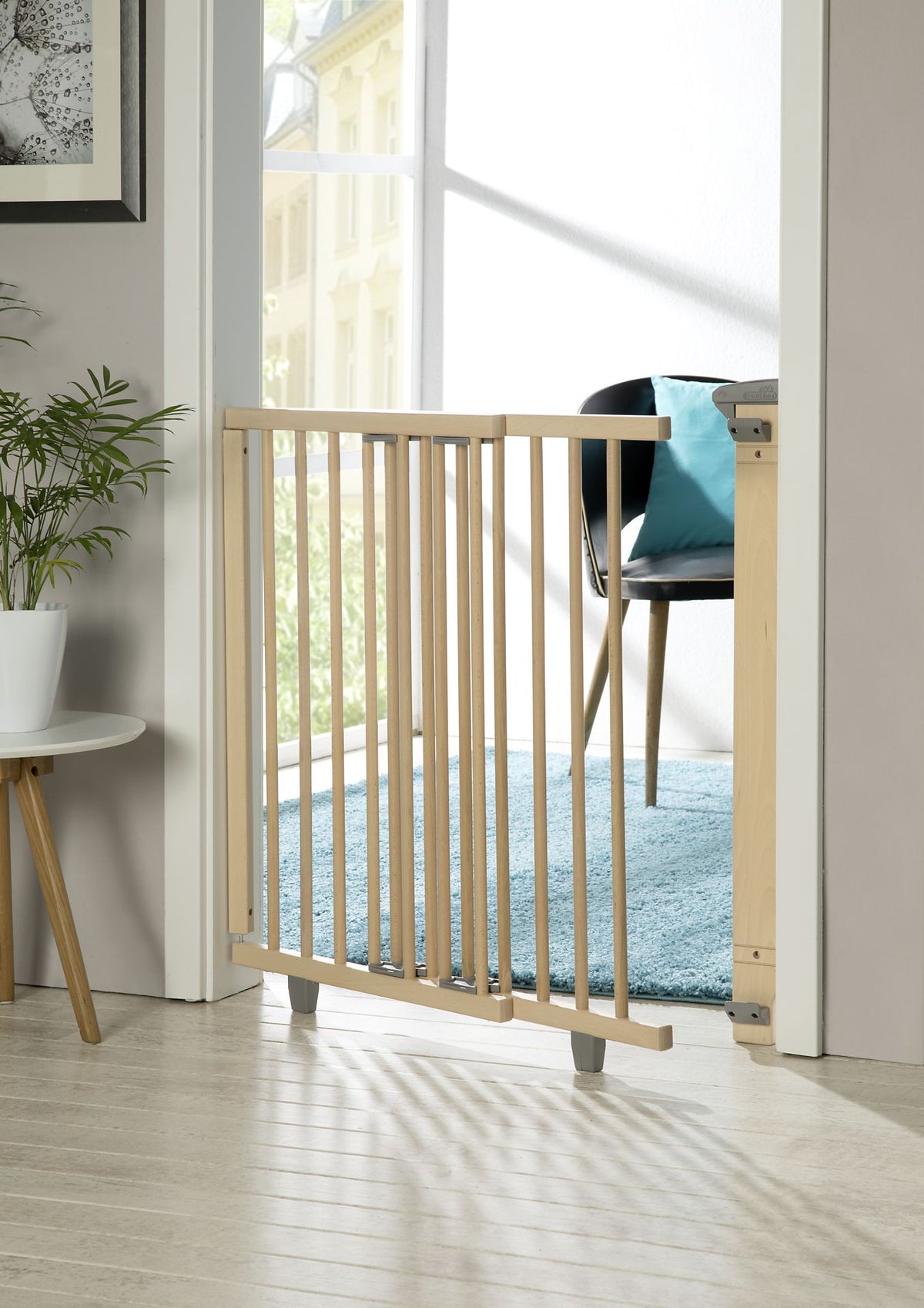 Geuther Schwenk- Türschutzgitter aus Holz 65.5-105cm