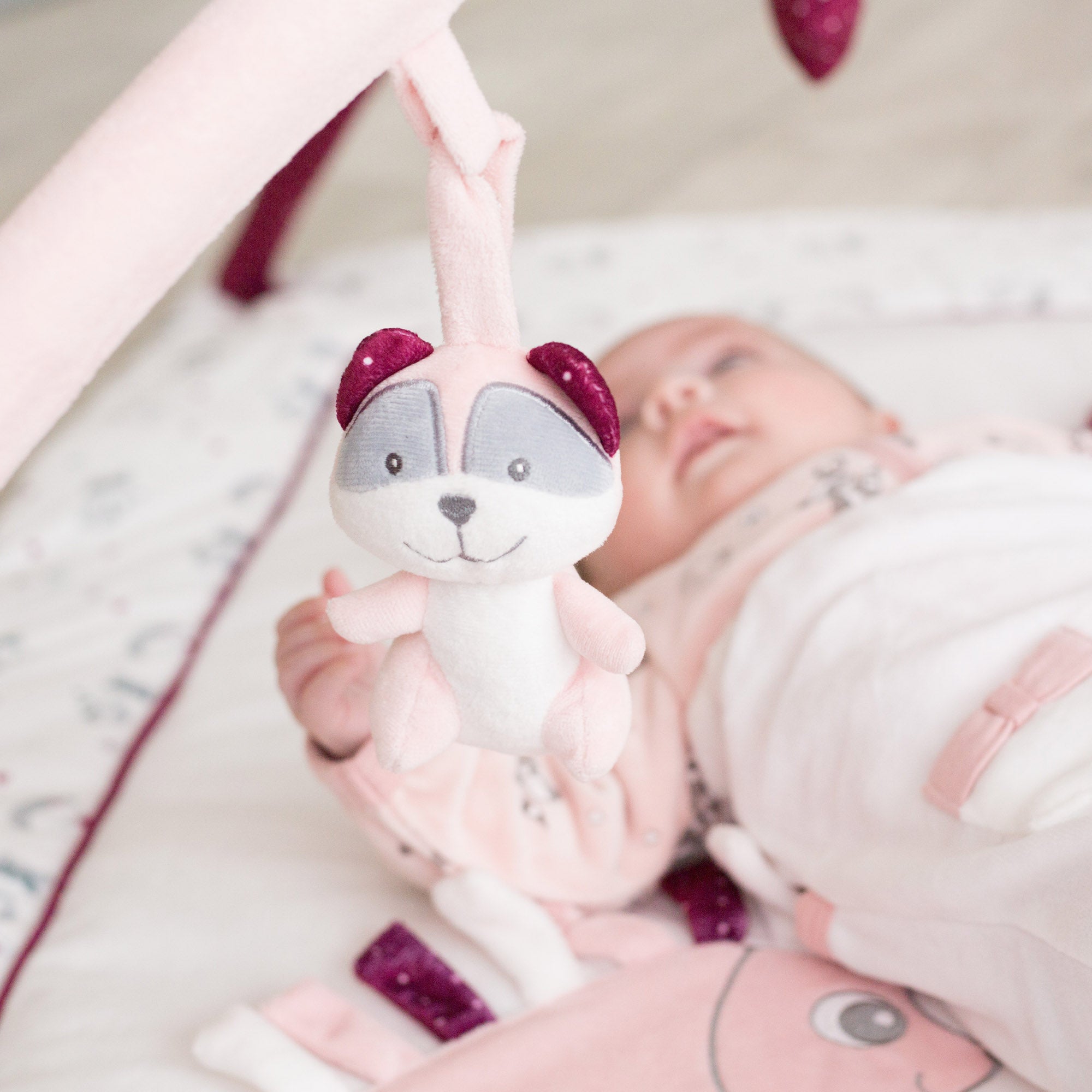 Trois Kilos Sept Krabbeldecke mit Spielbogen Kipic & Olga