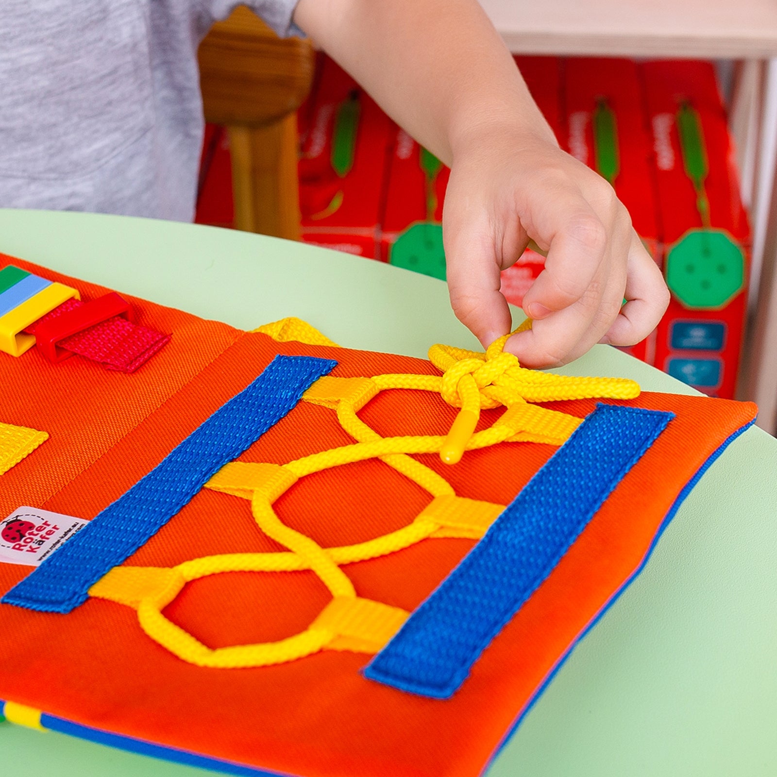 ROTER KÄFER Lernspiel Busy Book Kätzchen