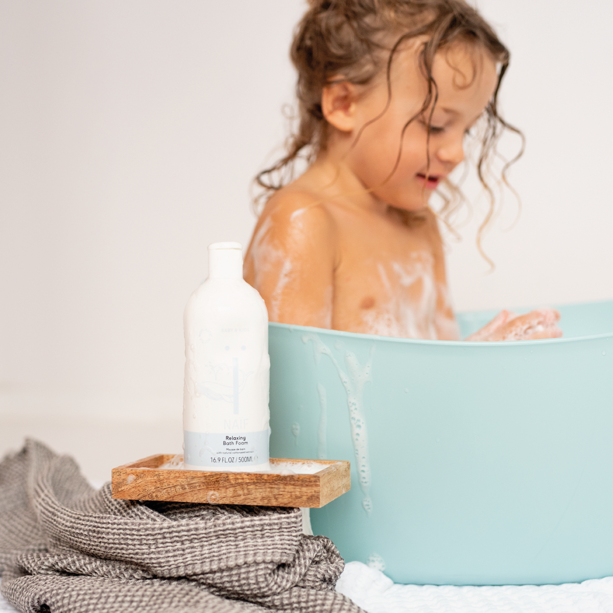 NAÏF milder Badeschaum für Baby &amp; Kids