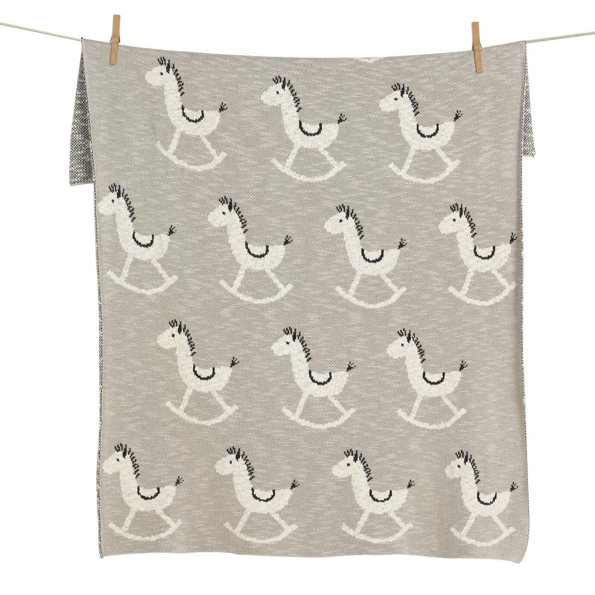 Quax gestrickte Babydecke 80x100cm Schaukelpferd