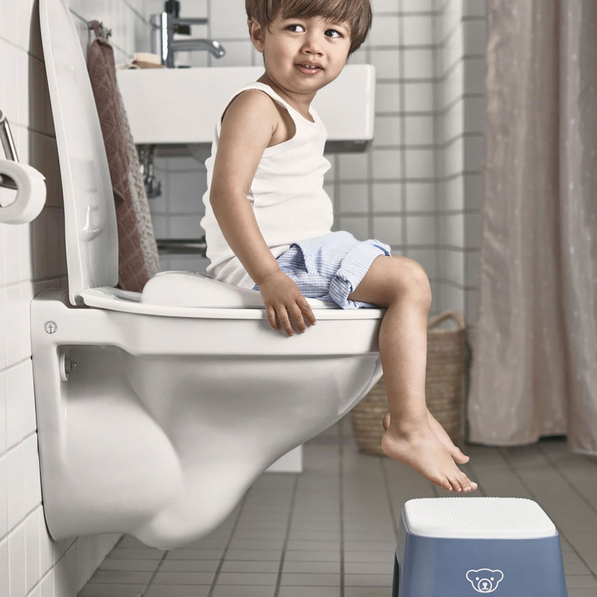 BabyBjörn Schemel tiefblau weiss