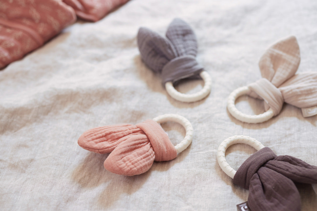 Jollein Beissring aus Silikon Bunny Ears Rosewood