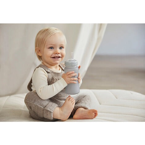 EVERYDAY GLAS-BABYFLASCHE STRAW CUP MIT SILIKON-SPLITTERSCHUTZ UND PRAKTISCHEM TRINKHALM