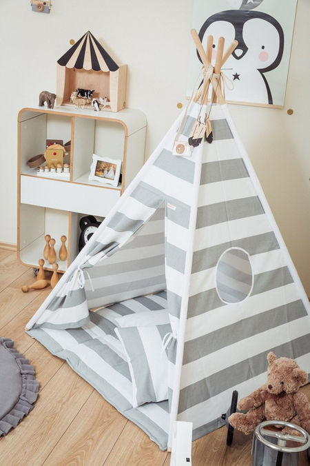Wigiwama Spielzelt Set Tipi Streifen grau-weiss *SALE* – Margaretha's Bébé- & Kinderparadies AG